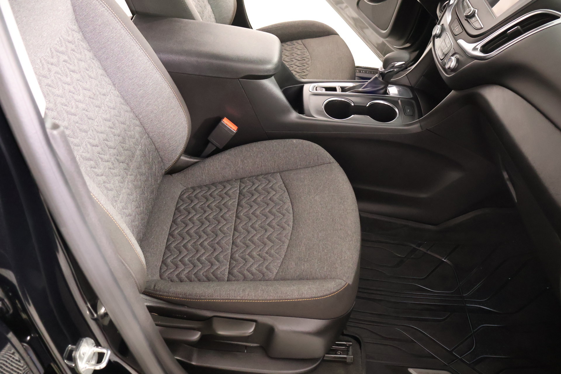 Used 2023 Chevrolet Equinox LT w/ LPO, Floor Liner Package FWD image 12