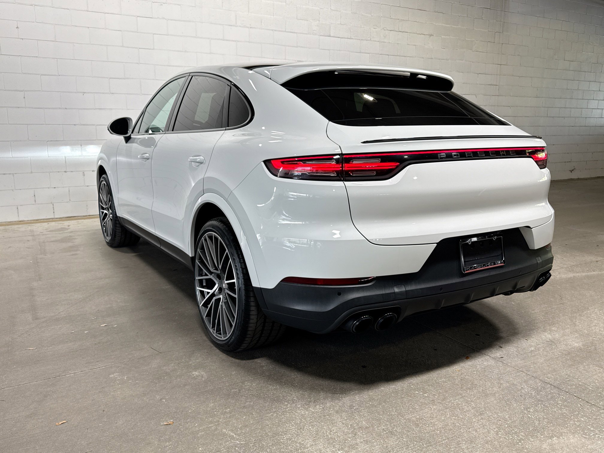 Certified 2022 Porsche Cayenne Coupe image 3