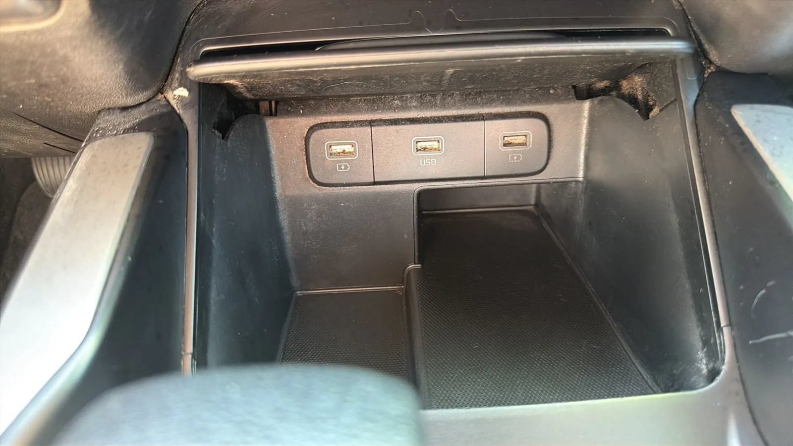 Used 2023 Kia Sorento LX FWD image 16