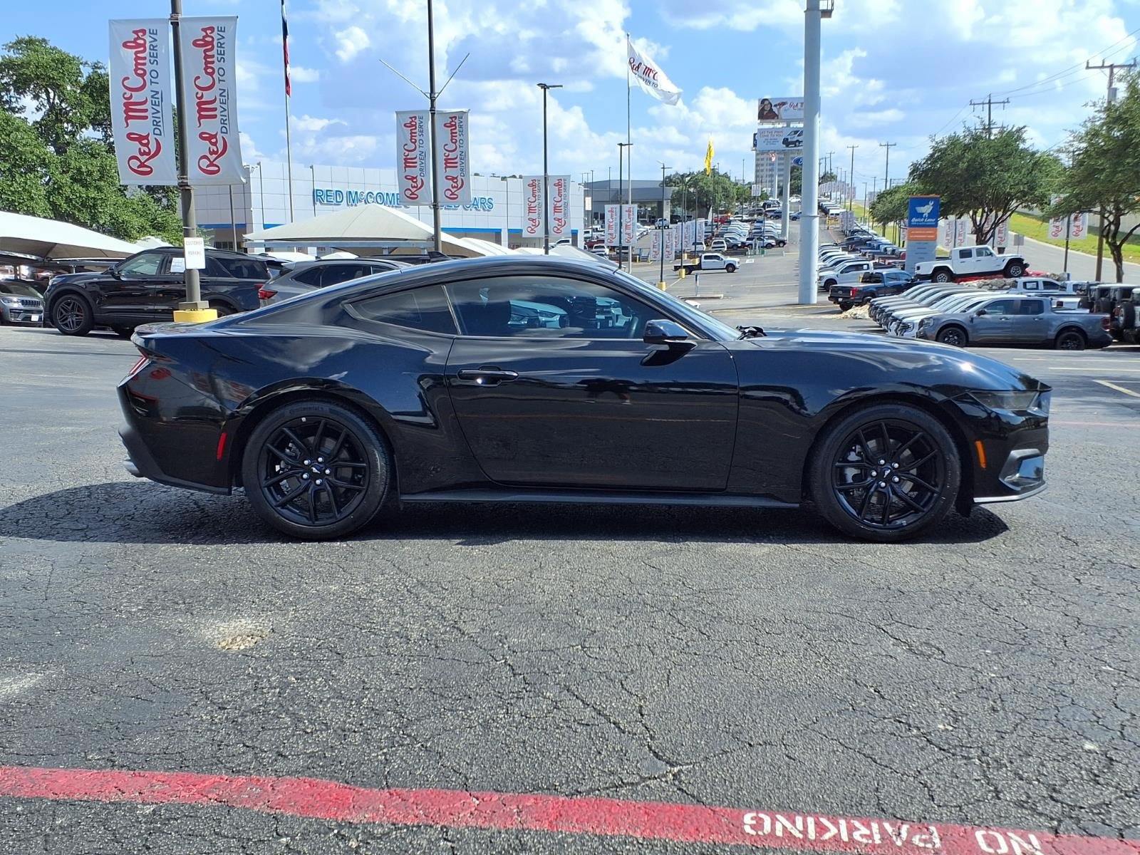 Used 2025 Ford Mustang Coupe RWD image 5