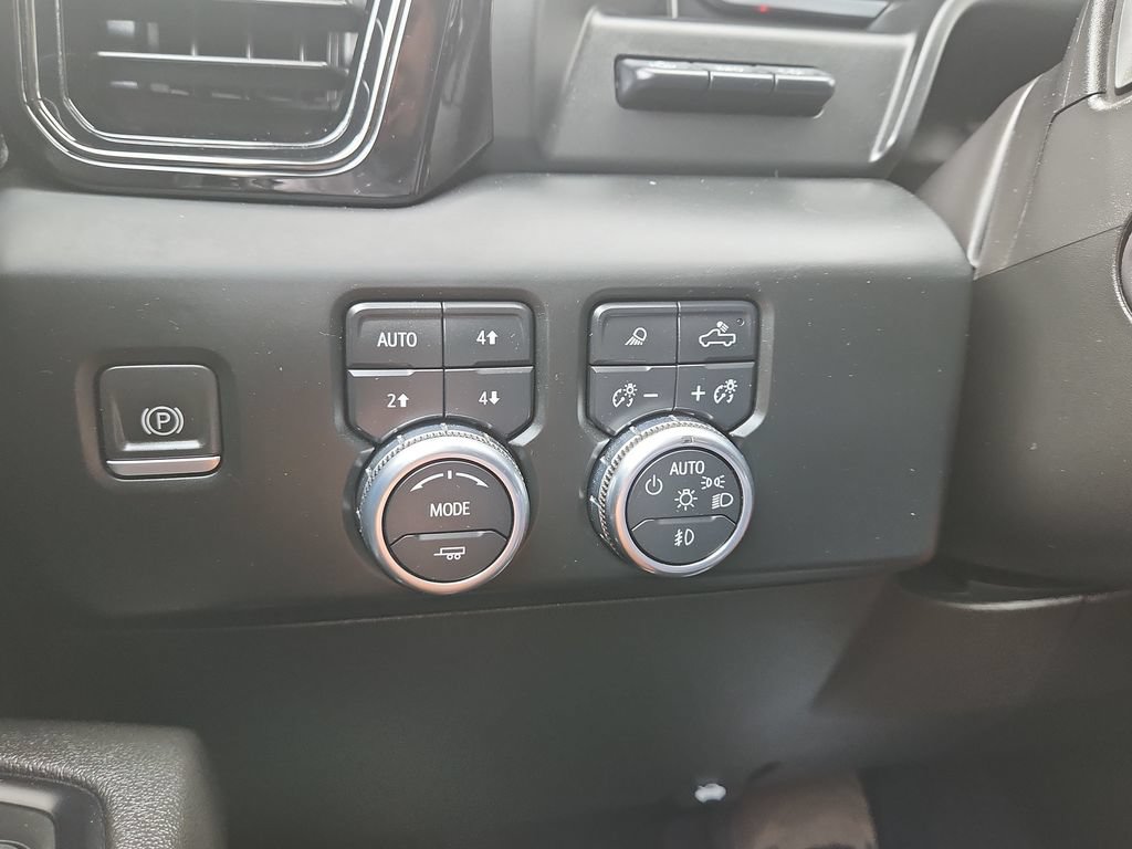 Used 2023 GMC Sierra 1500 AT4 w/ Technology Package AWD/4WD image 26