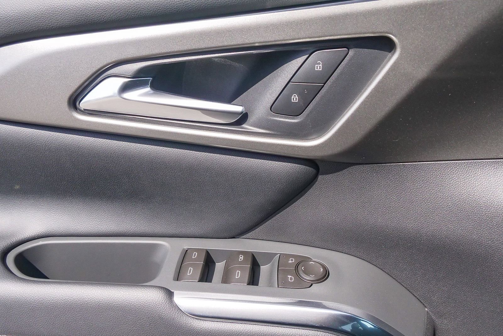 New 2026 Chevrolet Traverse LT w/ Driver Confidence Package FWD image 20