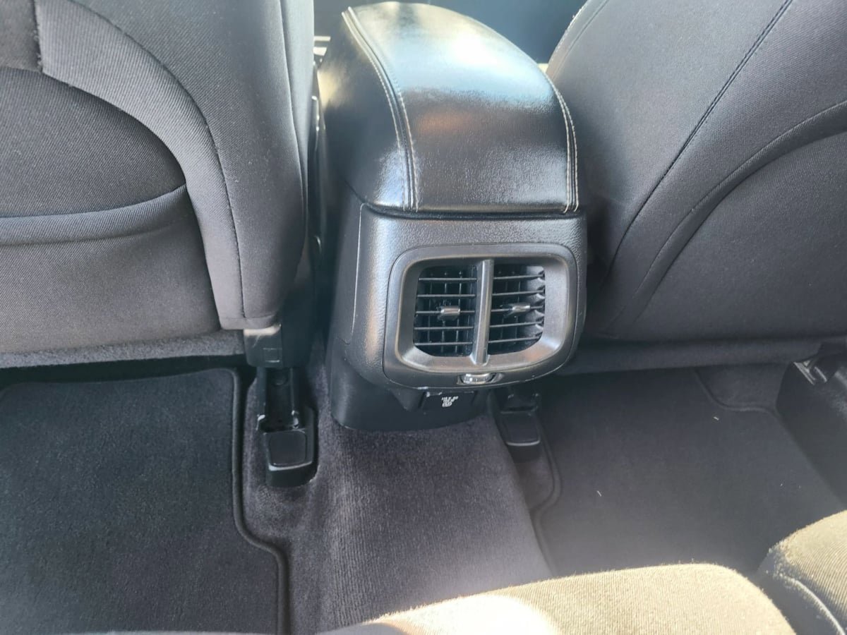 Used 2017 Jeep Cherokee Latitude image 29