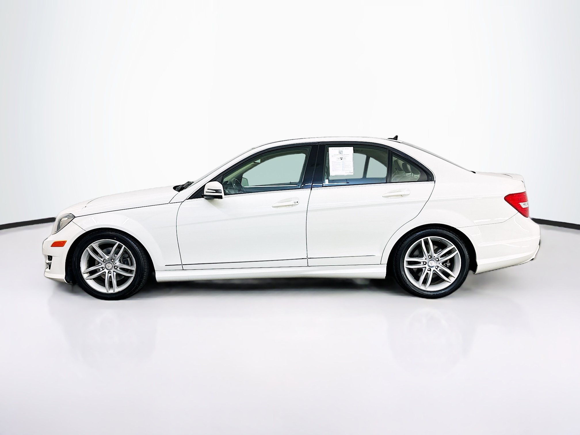 Used 2012 Mercedes-Benz C 300 4MATIC Sedan image 4