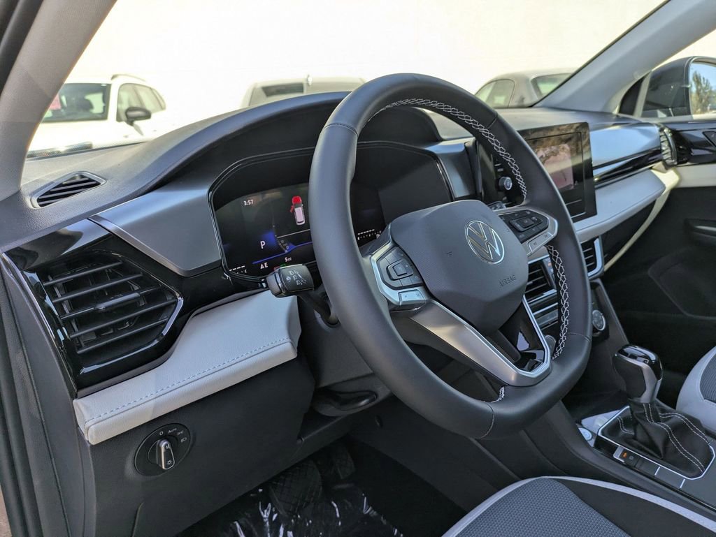 Certified 2025 Volkswagen Taos S FWD image 9