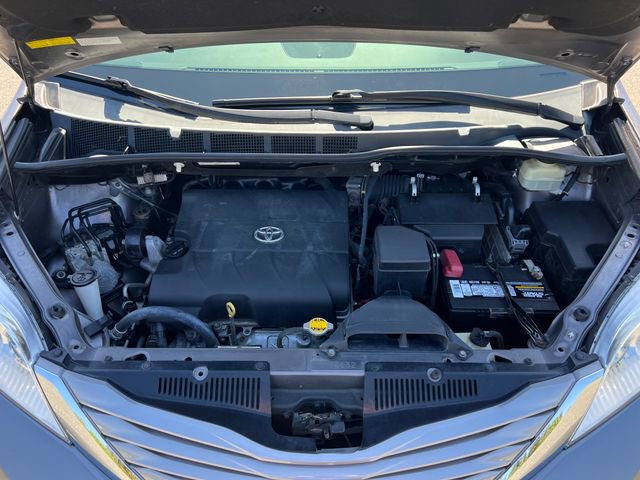 Used 2015 Toyota Sienna XLE Premium AWD/4WD image 30
