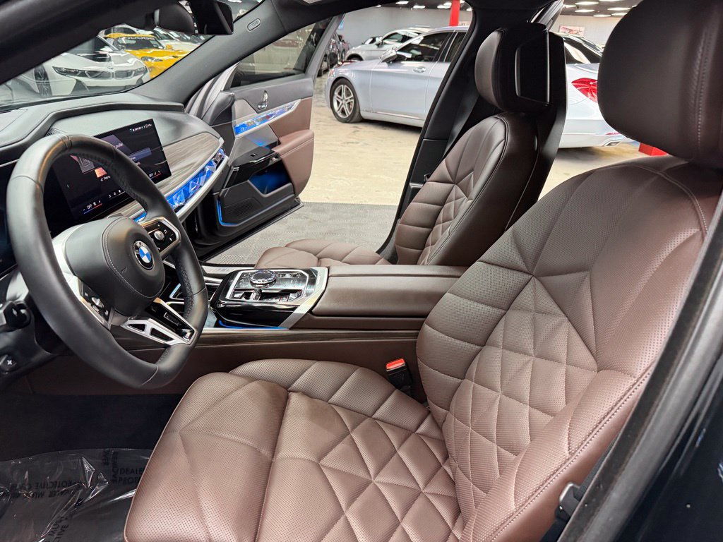 Used 2026 BMW 740i xDrive AWD/4WD image 33