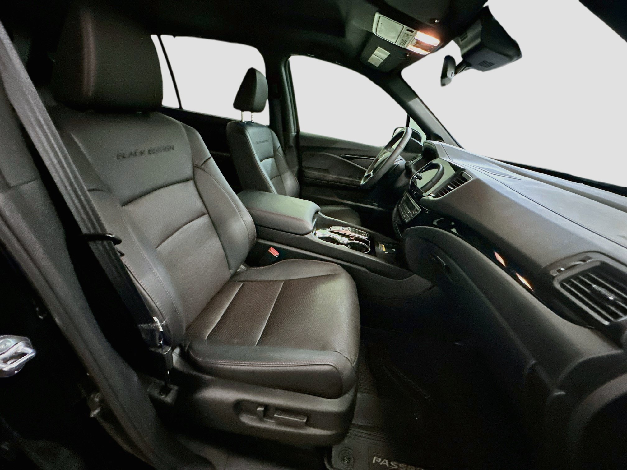 Used 2024 Honda Passport Black Edition image 34