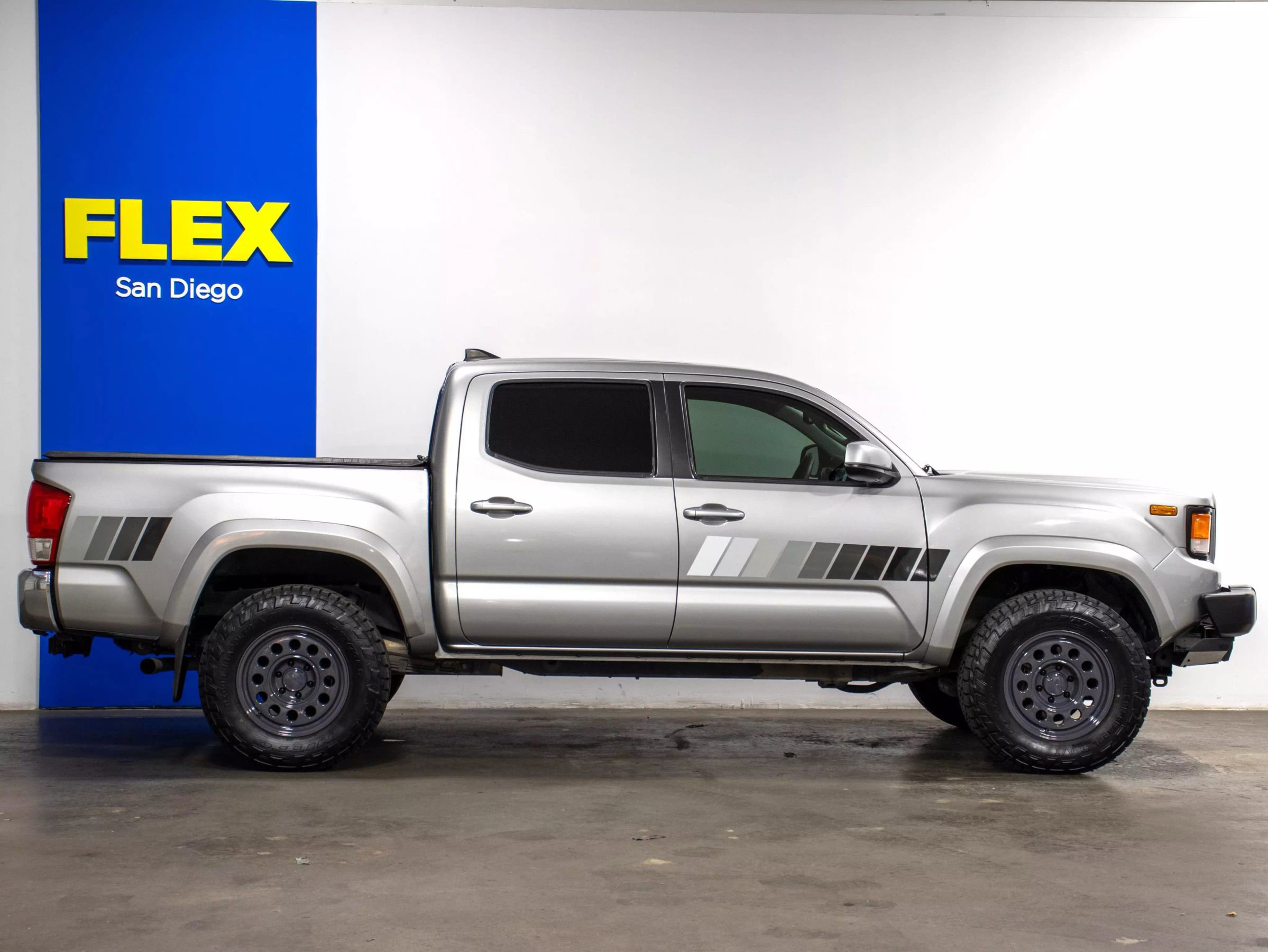 Used 2017 Toyota Tacoma SR5 image 6