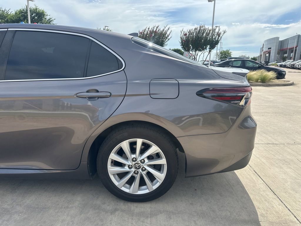 Used 2022 Toyota Camry LE w/ Convenience Package FWD image 5