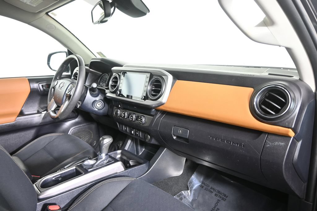 Used 2020 Toyota Tacoma SR5 AWD/4WD image 15