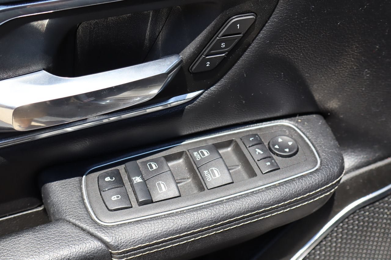 Used 2022 RAM 1500 Laramie AWD/4WD image 19