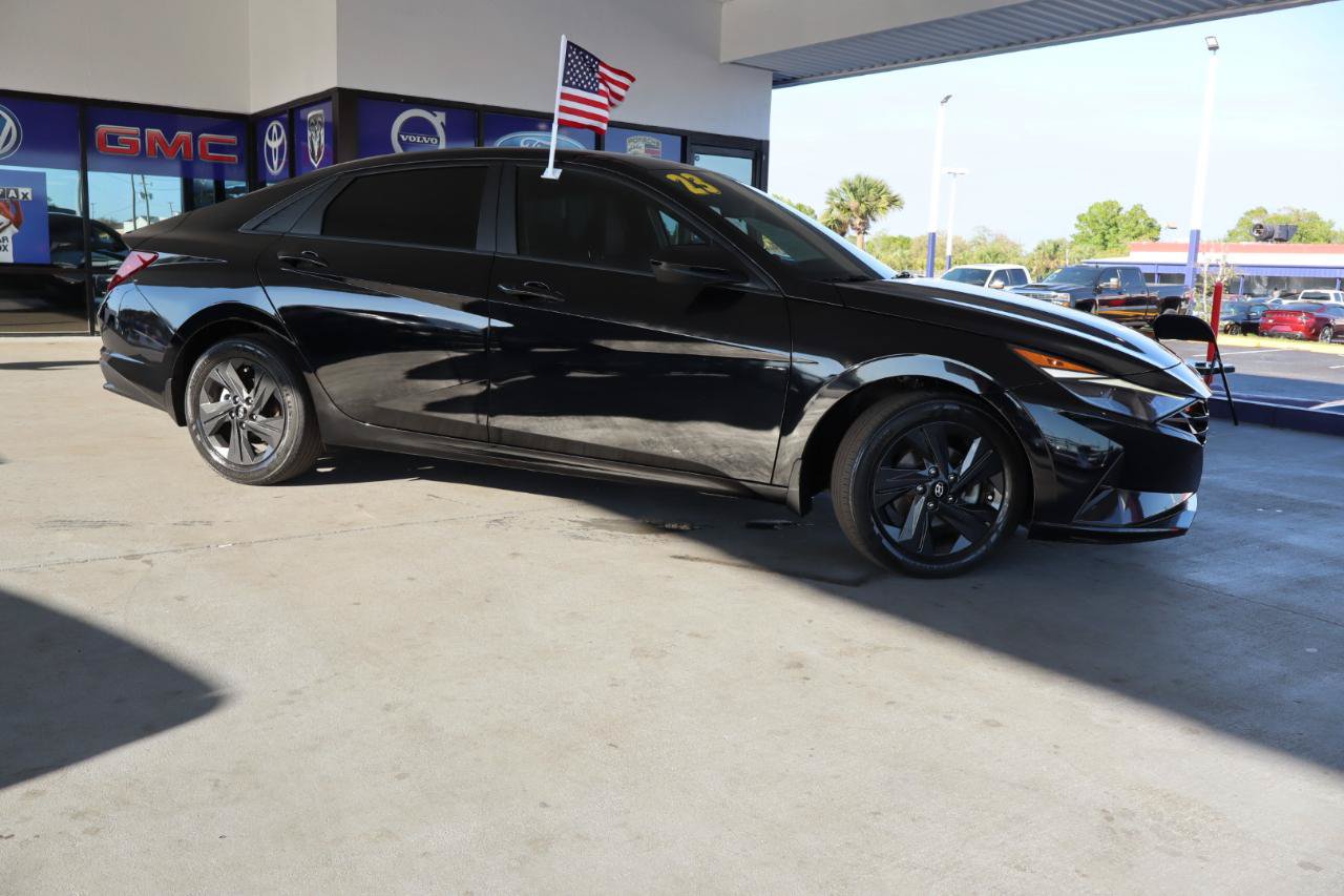 Used 2023 Hyundai Elantra SEL FWD image 6