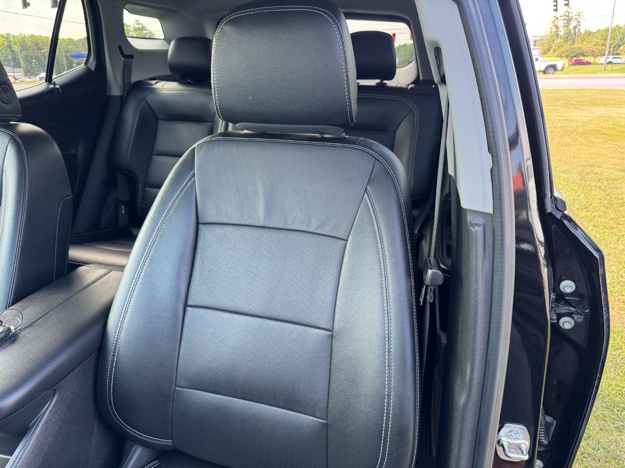 Used 2024 GMC Terrain SLT FWD image 23