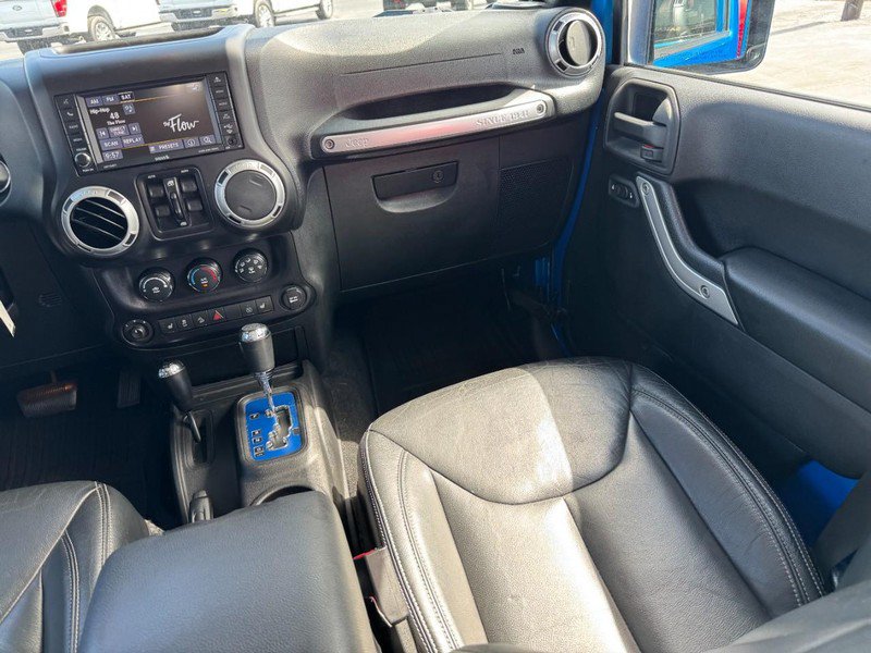 Used 2015 Jeep Wrangler Unlimited Sahara w/ Connectivity Group AWD/4WD image 15