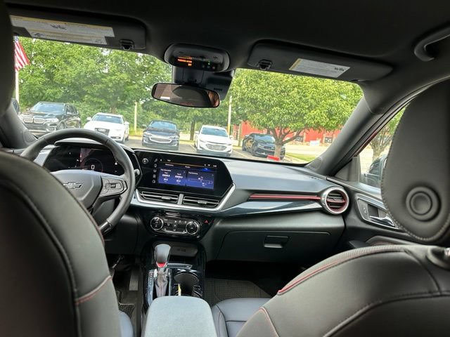 Used 2024 Chevrolet Trax RS FWD image 22