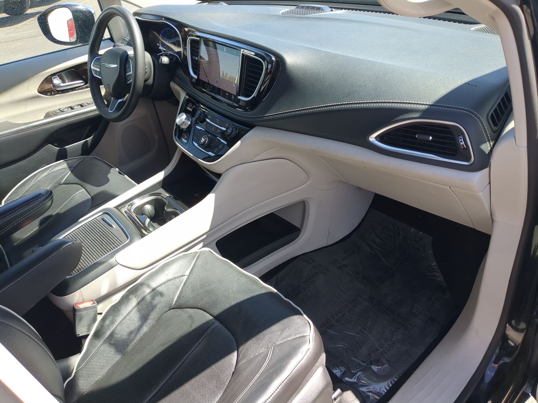 Used 2023 Chrysler Pacifica Limited FWD image 34