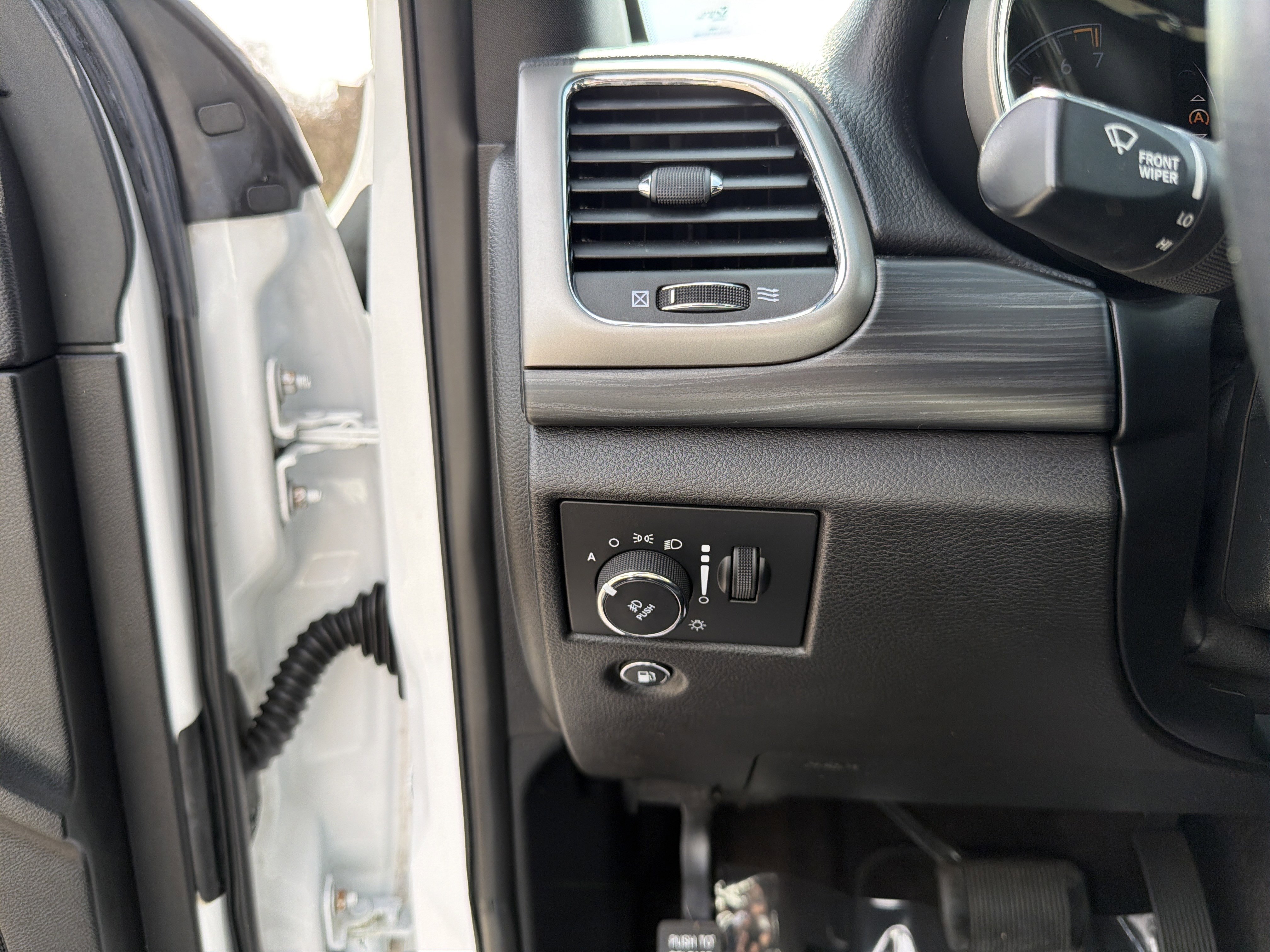 Used 2019 Jeep Grand Cherokee Altitude RWD image 34