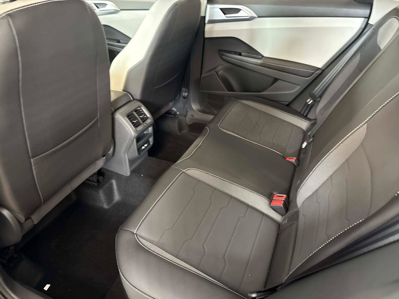 New 2026 Volkswagen Taos SE image 14