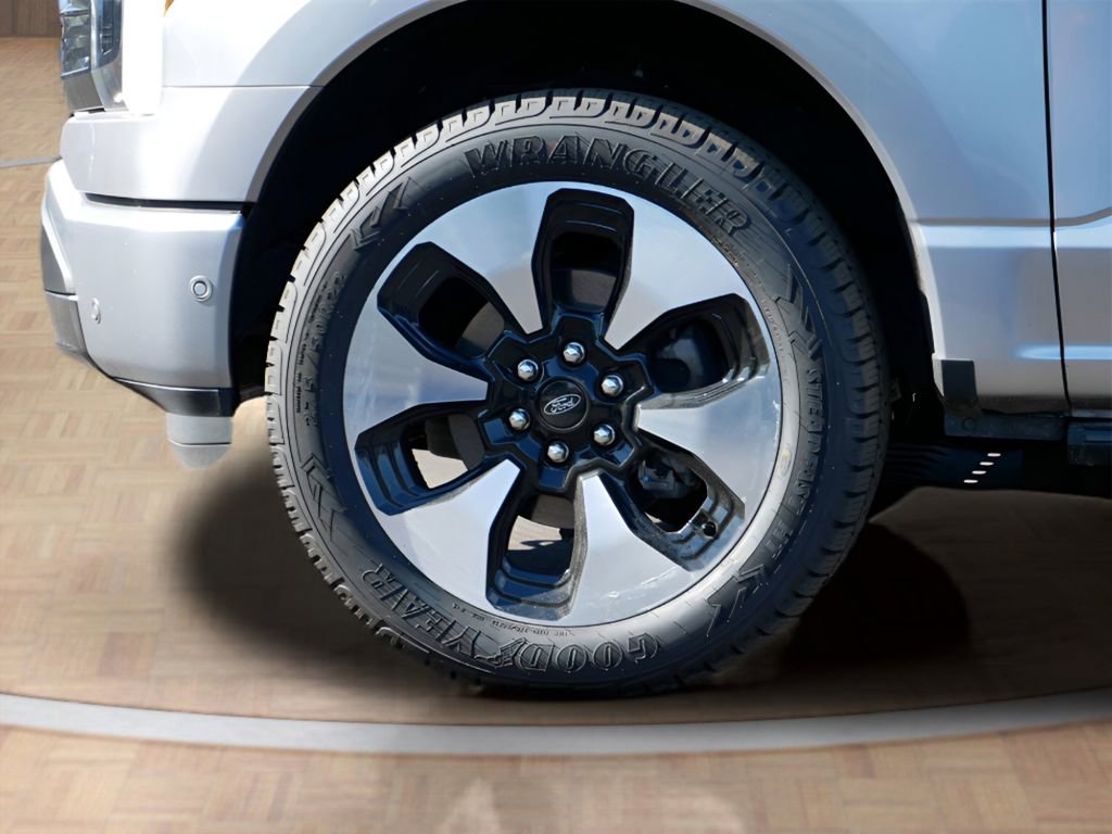 Used 2023 Ford F150 Lightning Platinum image 9
