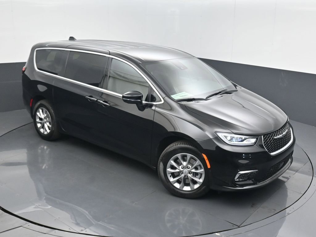 New 2026 Chrysler Pacifica Select image 32