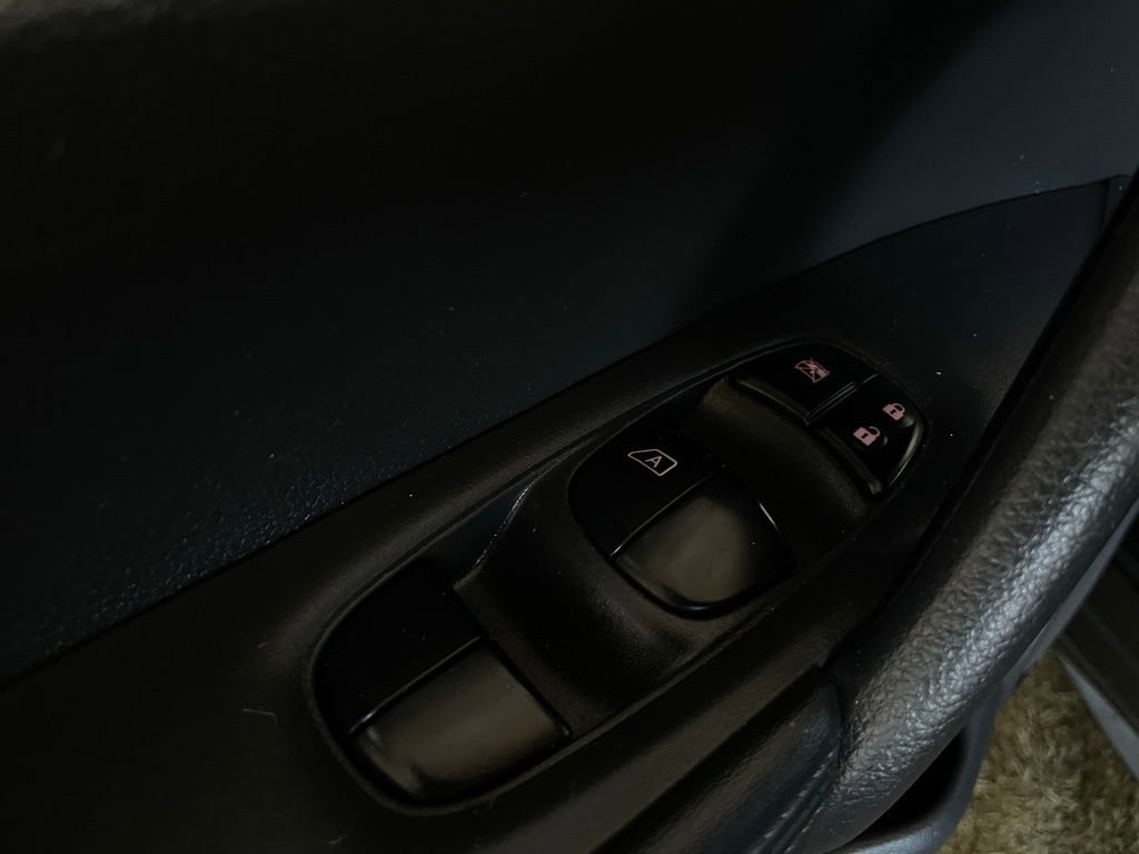 Used 2017 Nissan Rogue S FWD image 25