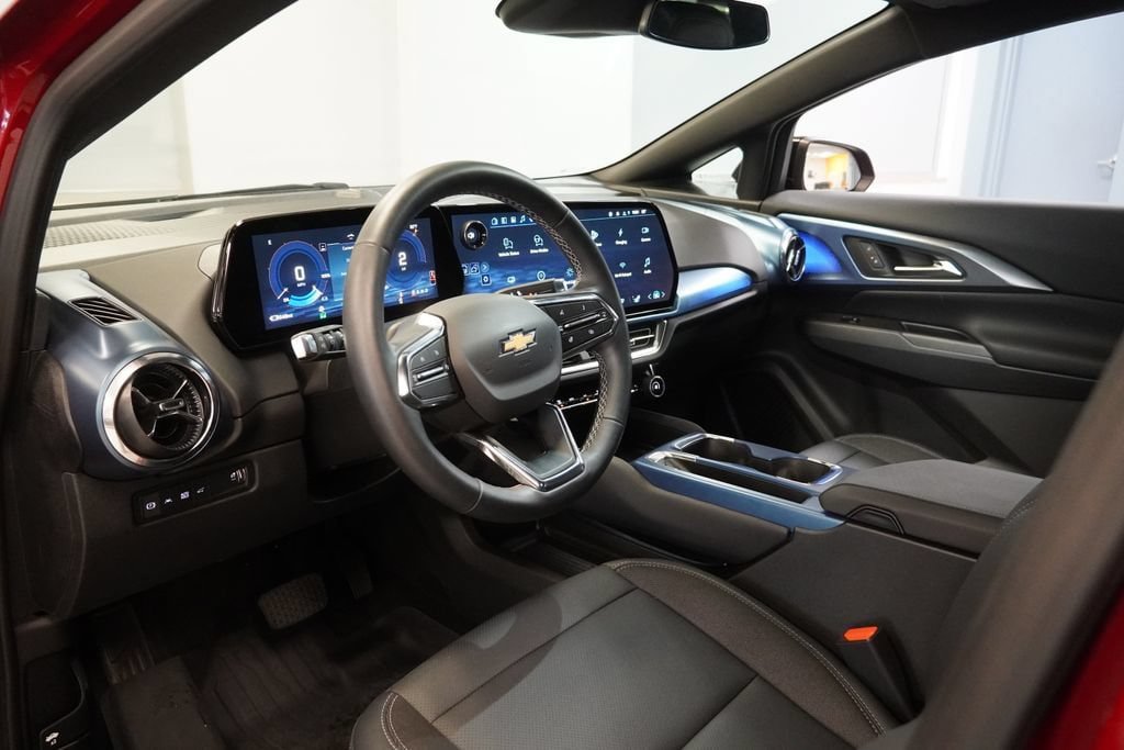 New 2026 Chevrolet Equinox EV LT w/ LPO, Blackout Package FWD image 6