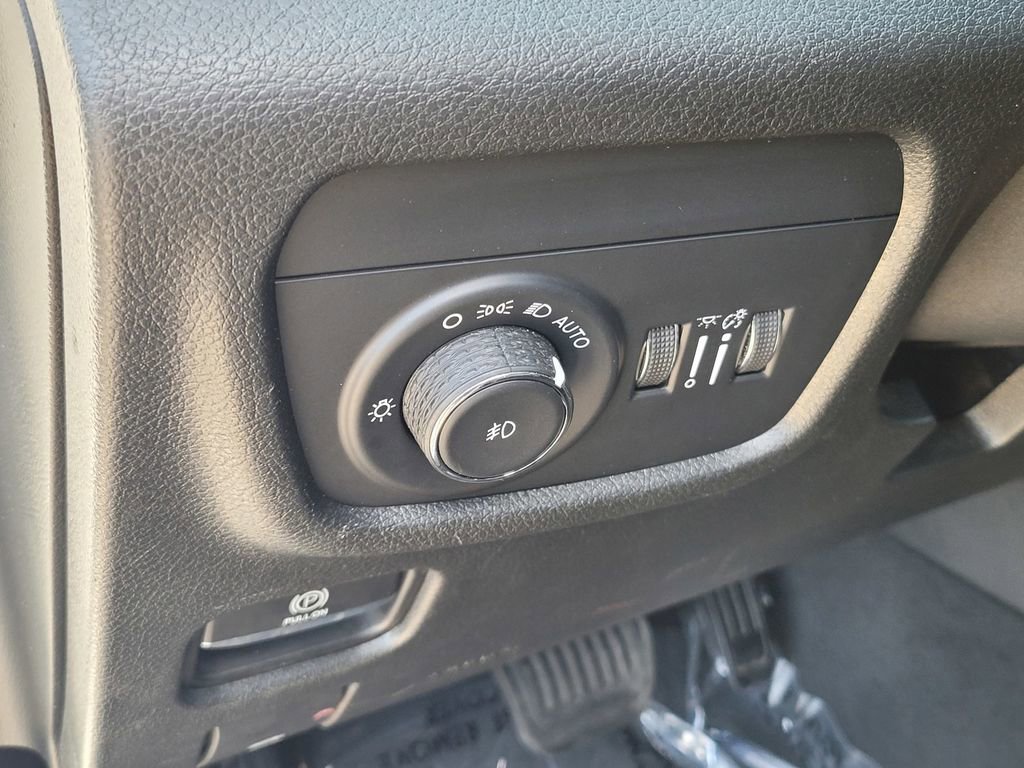 Used 2023 Jeep Grand Cherokee Limited w/ Trailer Tow Prep Group (B) image 16