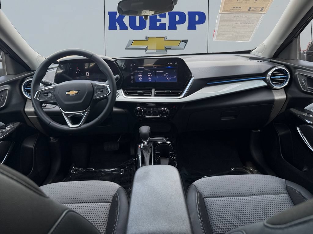 Used 2024 Chevrolet Trax LT w/ Driver Confidence Package FWD image 12