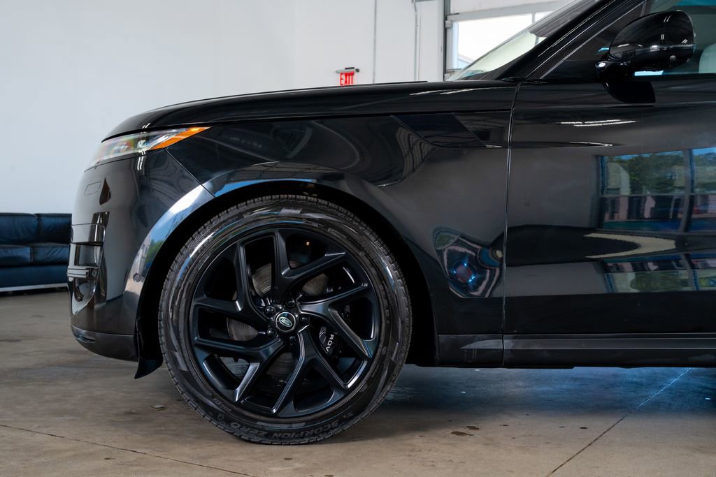Used 2023 Land Rover Range Rover Sport SE image 9