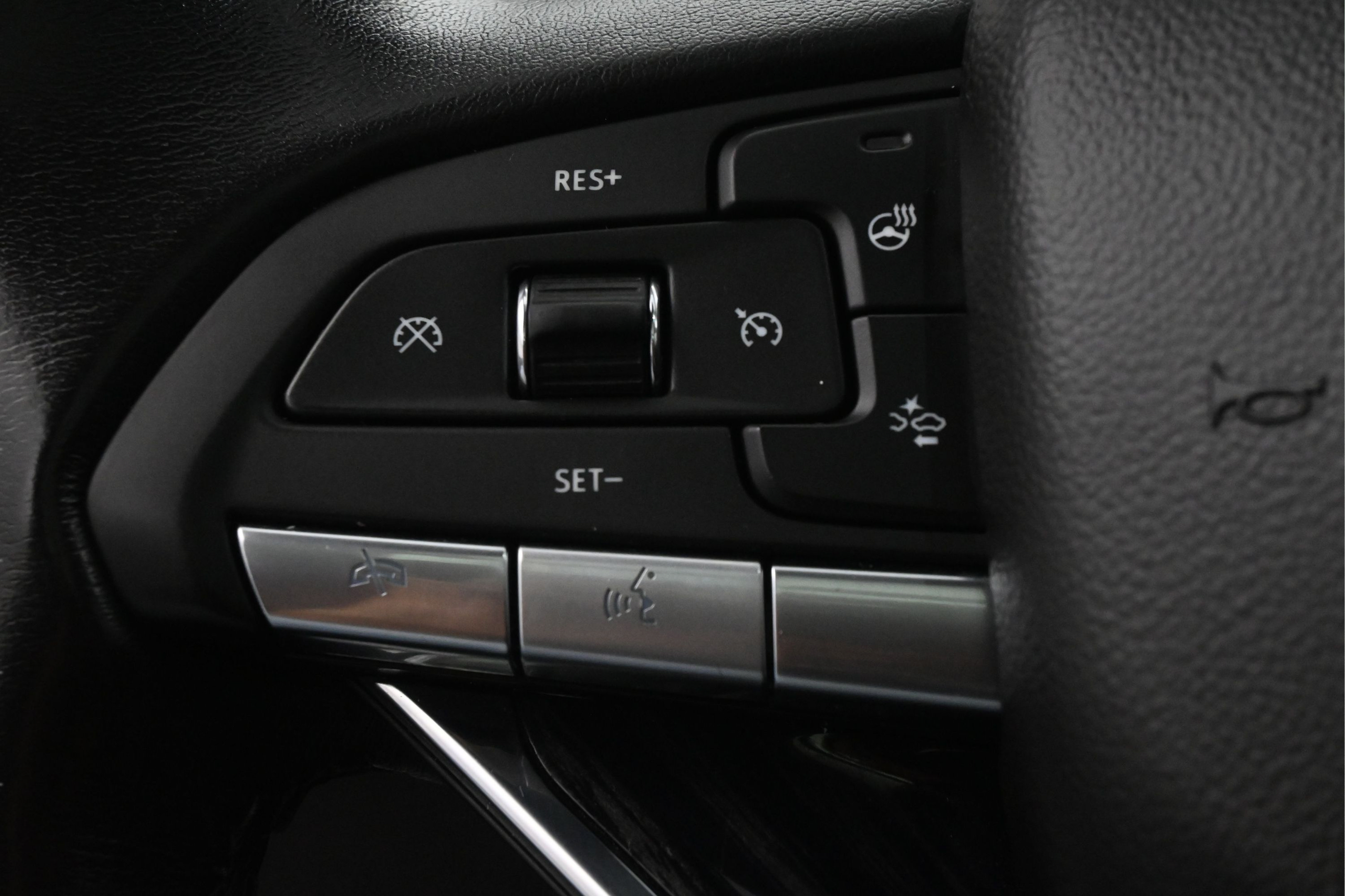 Used 2023 Cadillac XT6 Premium Luxury w/ Technology Package FWD image 24