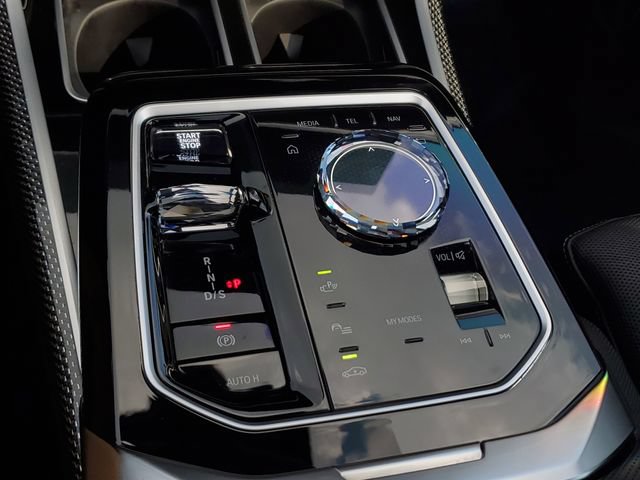 Used 2023 BMW 740i w/ Parking Assistance Package RWD image 32