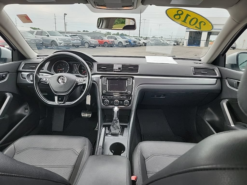 Used 2018 Volkswagen Passat 2.0T R-Line FWD image 28