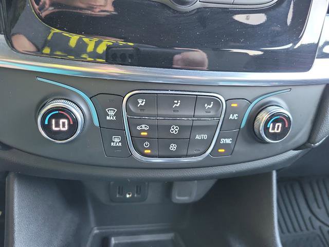 Used 2023 Chevrolet Traverse LT image 16