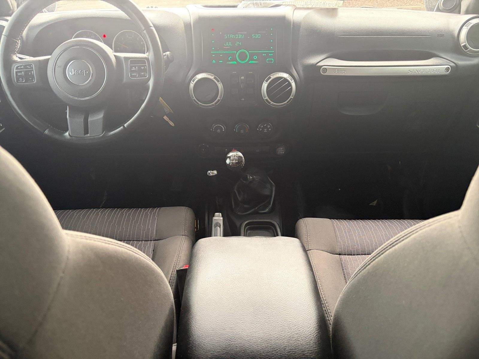 Used 2011 Jeep Wrangler Unlimited Sahara w/ Connectivity Group AWD/4WD image 12