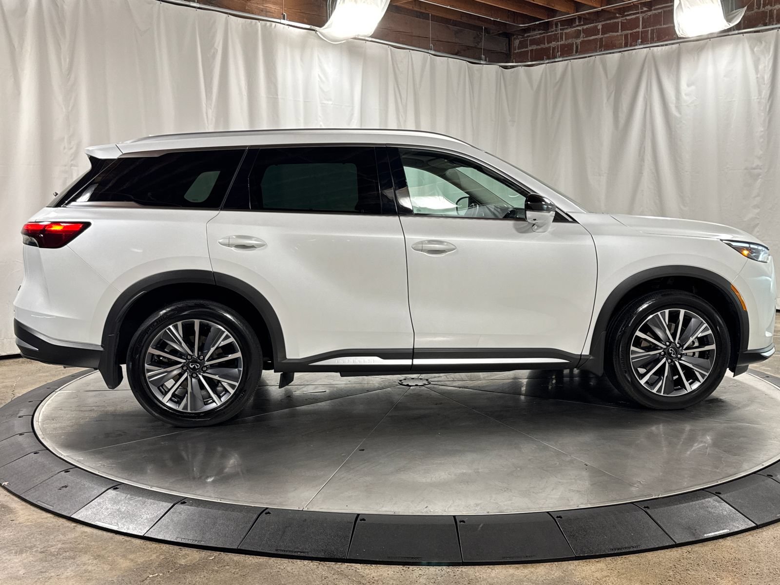 Used 2026 INFINITI QX60 Luxe w/ Cargo Package AWD/4WD image 6