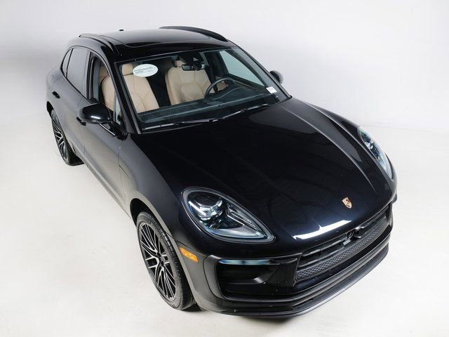 Certified 2025 Porsche Macan image 32