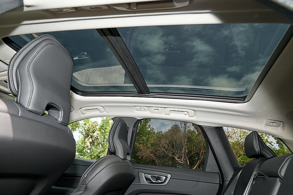 New 2026 Volvo XC60 B5 Ultra w/ Climate Package AWD/4WD image 30