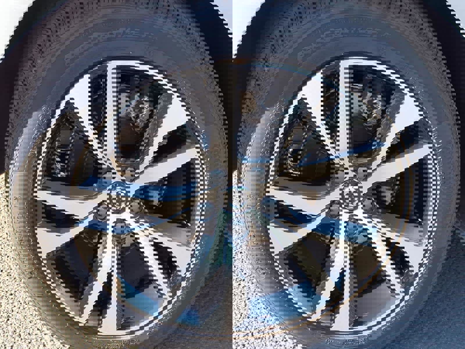 Used 2025 Volvo S60 B5 Core image 10