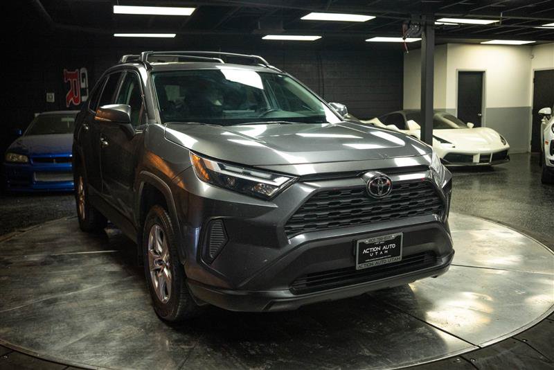 Used 2022 Toyota RAV4 XLE w/ Convenience Package FWD image 5