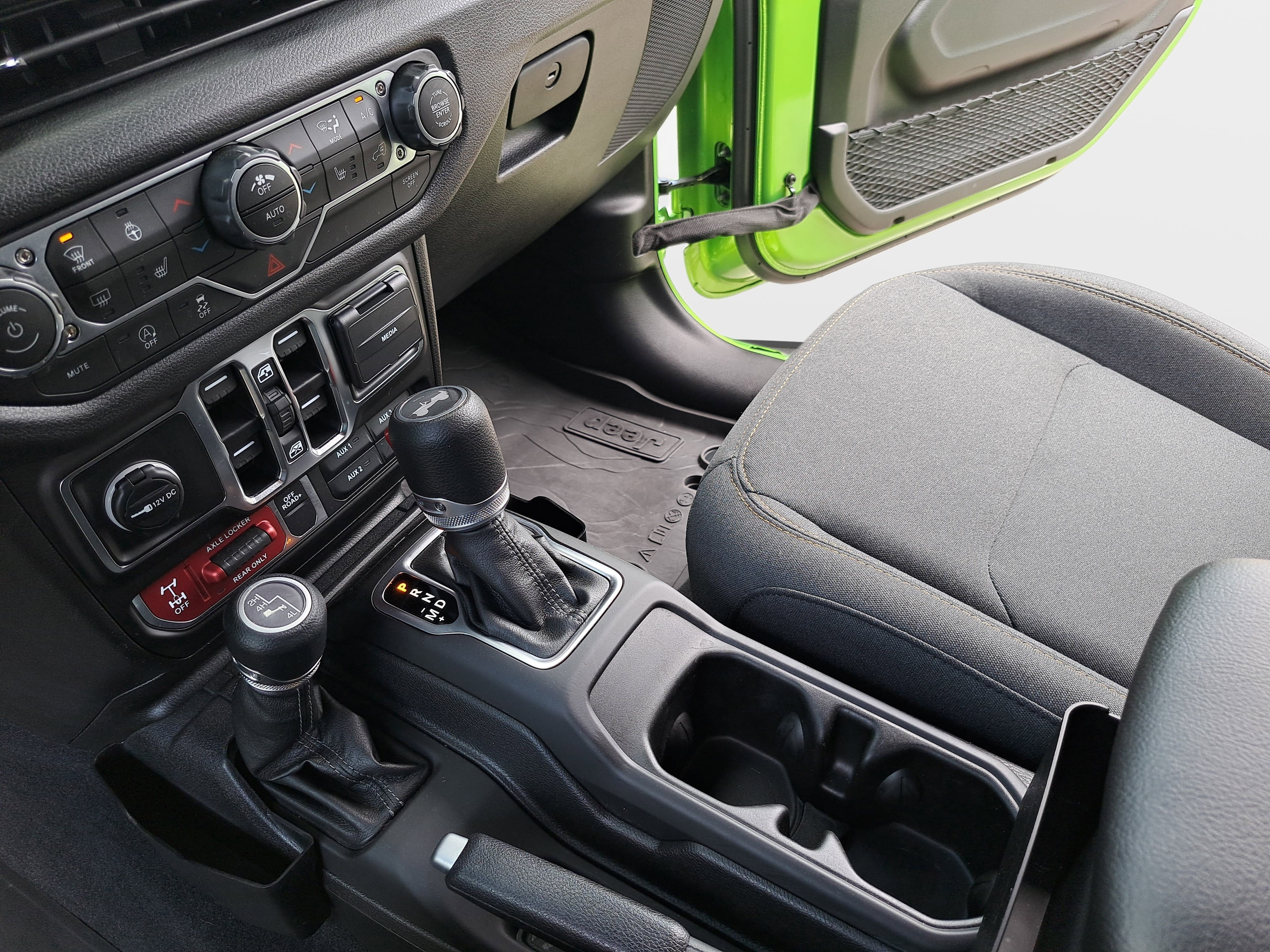 Used 2025 Jeep Wrangler Willys image 22