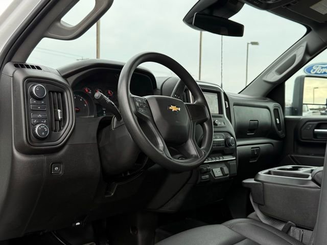 Used 2025 Chevrolet Silverado 2500 W/T image 12