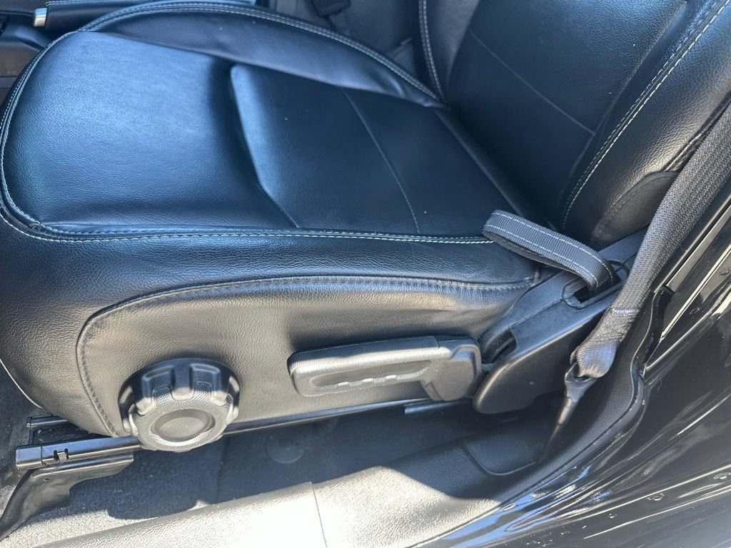 Used 2022 Jeep Wrangler Unlimited Sahara w/ Cold Weather Group AWD/4WD image 12