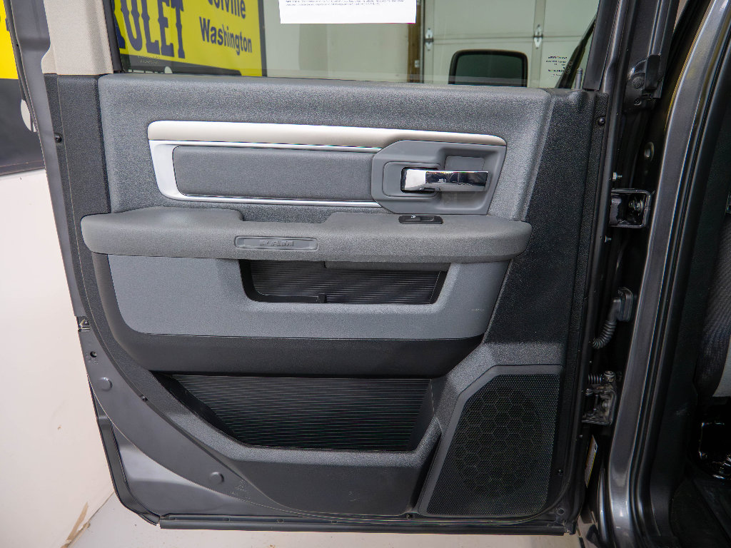 Used 2016 RAM 1500 Classic SLT AWD/4WD image 9