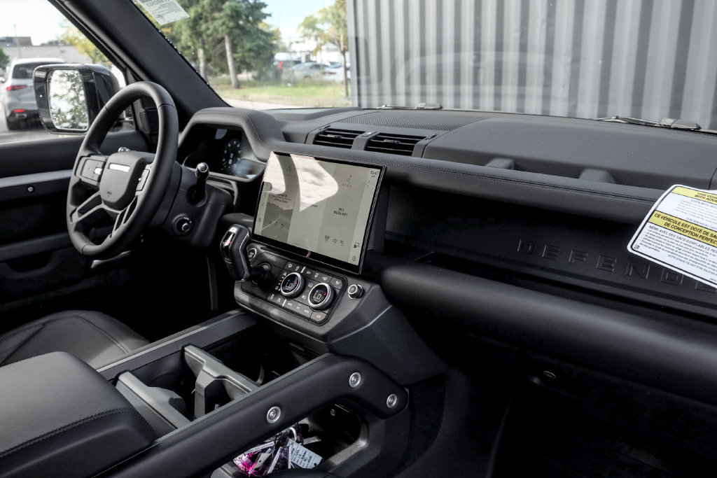 New 2026 Land Rover Defender 110 X-Dynamic SE AWD/4WD image 23