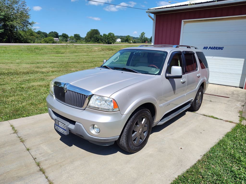 Used 2004 Lincoln Aviator AWD image 1