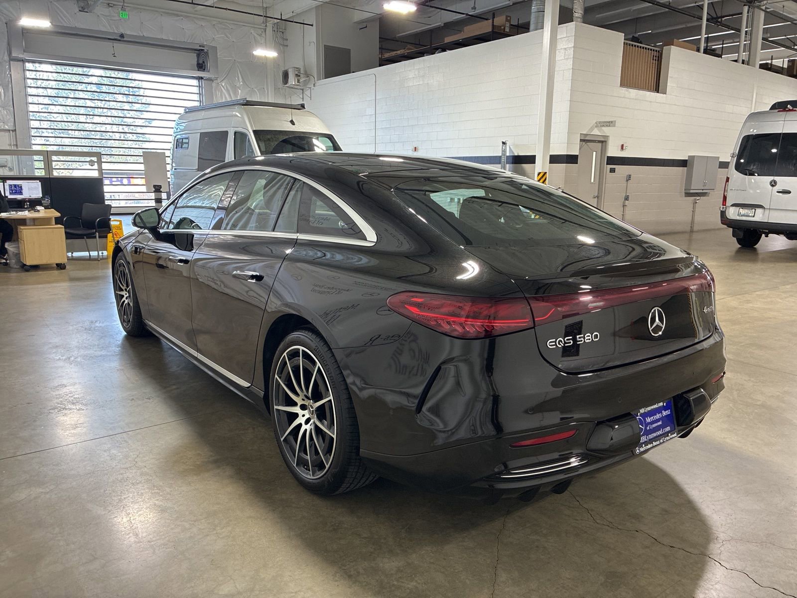 Used 2023 Mercedes-Benz EQS 580 4MATIC Sedan w/ Exclusive Trim Package image 4