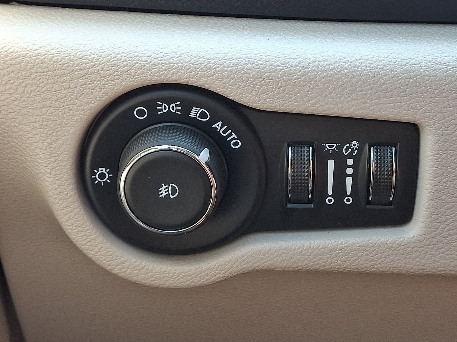 Used 2024 Chrysler Pacifica Touring-L FWD image 23