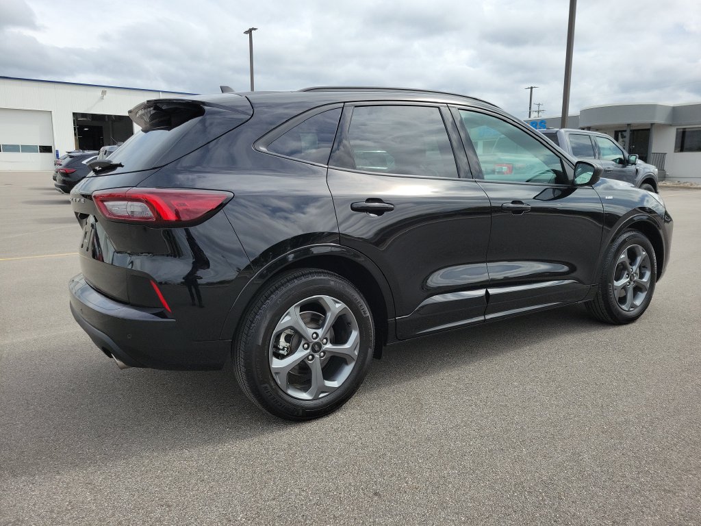 Used 2023 Ford Escape ST-Line w/ Tech Pack #1 FWD image 4