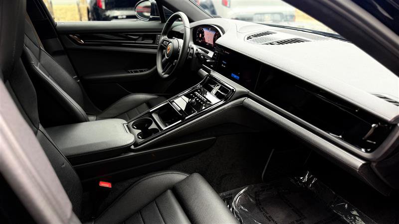 Used 2025 Porsche Panamera 4 w/ Premium Package image 28